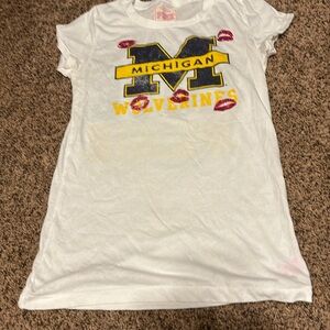 U of M tshirt with sparkly lips by Jomes  & Mitchell with PINK size medium